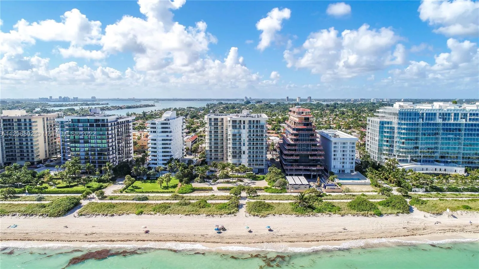 8925 Collins Ave 3D