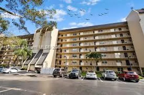 3300 W Rolling Hills Cir Unit 401, Davie, FL MLS: A11760884