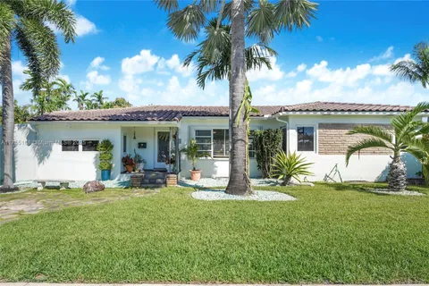 801 92nd St, Surfside, FL MLS: A11755108
