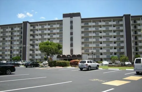 5900 NW 44th St Unit 405, Lauderhill, FL MLS: A11766303