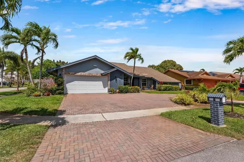 7497 NW 49th St, Lauderhill, FL MLS: A11765710