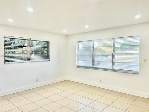 2255 SE 5th St Unit 10, Pompano Beach, FL MLS: A11762906
