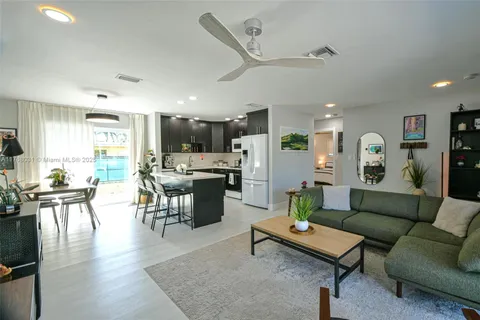 2001 N 31st Rd, Hollywood, FL MLS: A11768031
