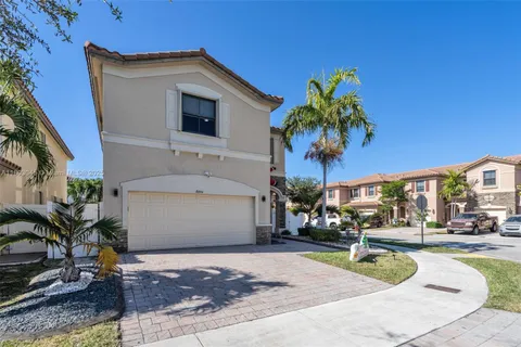8894 W 34th Ave, Hialeah, FL MLS: A11803045