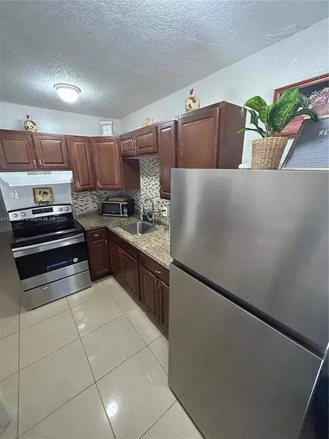 1906 SW 8th St Unit 1-2, Fort Lauderdale, FL MLS: A11807253