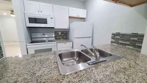 1470 N Dixie Hwy Unit 31, Fort Lauderdale, FL 33304 - MLS#: A11717637