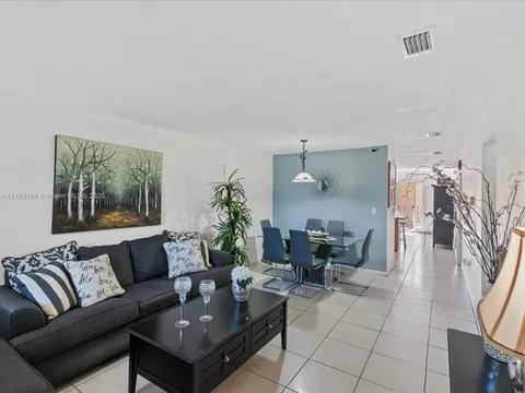 8851 NW 119th St Unit 3314-3, Hialeah Gardens, FL MLS: A11799184