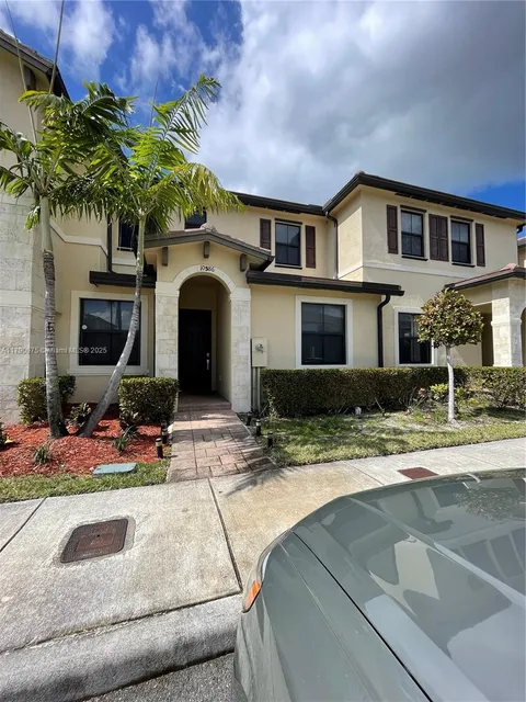 10586 W 33rd Ct Unit 10586, Hialeah, FL MLS: A11790975