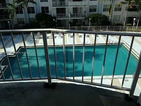 488 NW 165th St Rd Unit B-614, Miami, FL MLS: A11515581