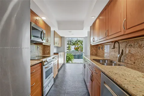 3769 NE 209th Ter, Aventura, FL MLS: A11789945