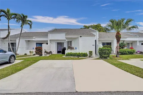 236 Par Dr, Royal Palm Beach, FL MLS: A11788215