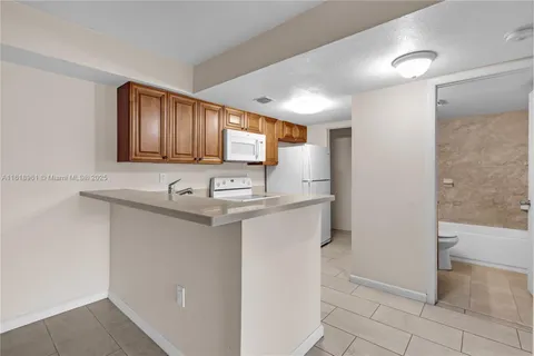 7090 NW 179th St Unit 104, Hialeah, FL MLS: A11618961