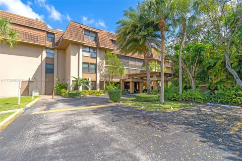 661 NE 195th St Unit 312, Miami, FL 33179 - MLS#: A11739502