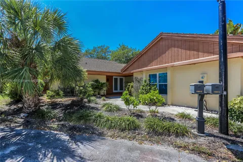 19915 NE 10th Place Way, Miami, FL MLS: A11766143