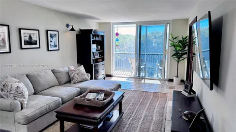 689 NE 6th Ct Unit 209, Boynton Beach, FL MLS: A11739135