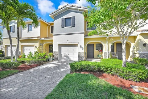357 NE 194th Ter, Miami, FL 33179 - MLS#: A11803694