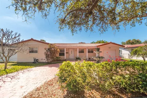6930 Seagrape Ter, Miami Lakes, FL MLS: A11761140