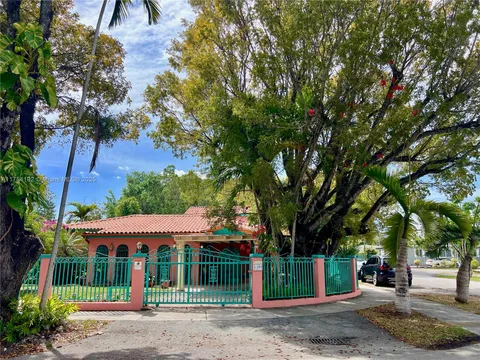 4490 SW 2nd St, Miami, FL 33134 - MLS#: A11754192