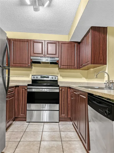 250 W Palm Cir W Unit 103, Pembroke Pines, FL 33025 - MLS#: A11755145