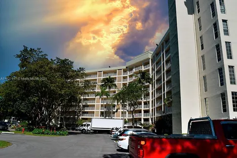3051 N Course Dr Unit 705, Pompano Beach, FL MLS: A11527447