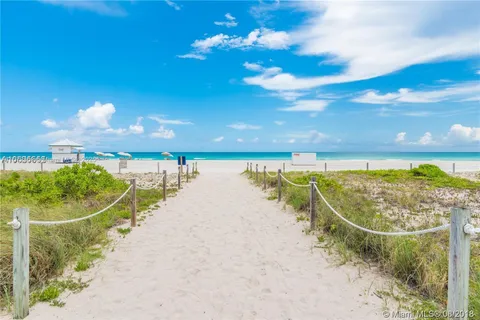 6301 Collins Ave Unit 807, Miami Beach, FL 33141 - MLS#: A11572369