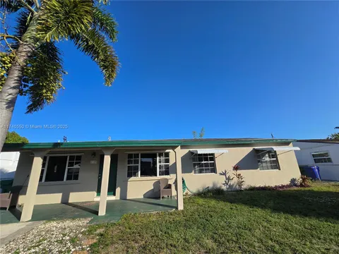 2100 SW 46th Ter, Fort Lauderdale, FL 33317 - MLS#: A11740550