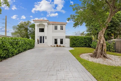 2615 NE 213th St, Miami, FL MLS: A11788117
