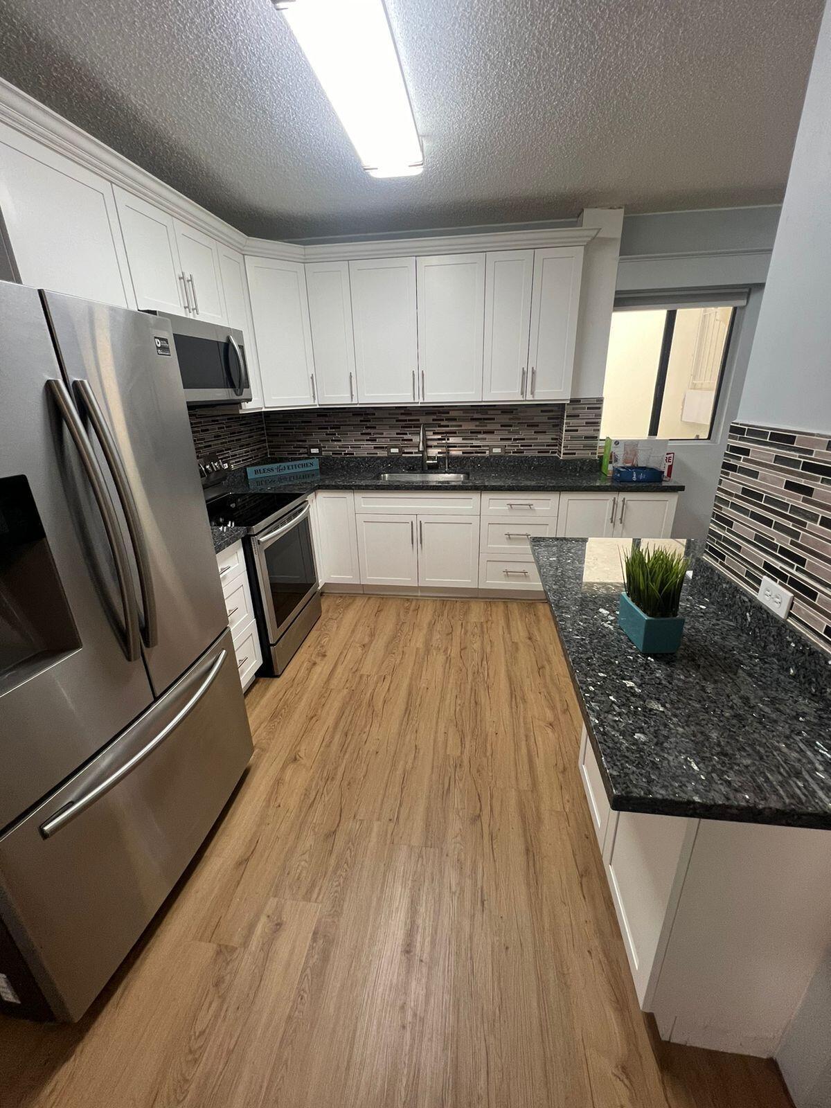 Double 'D' Farenholt Condo 13A
