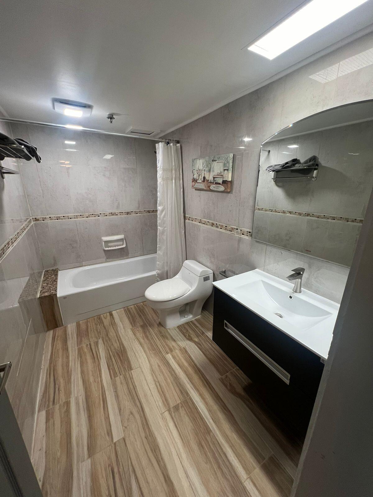 Double 'D' Farenholt Condo 13A