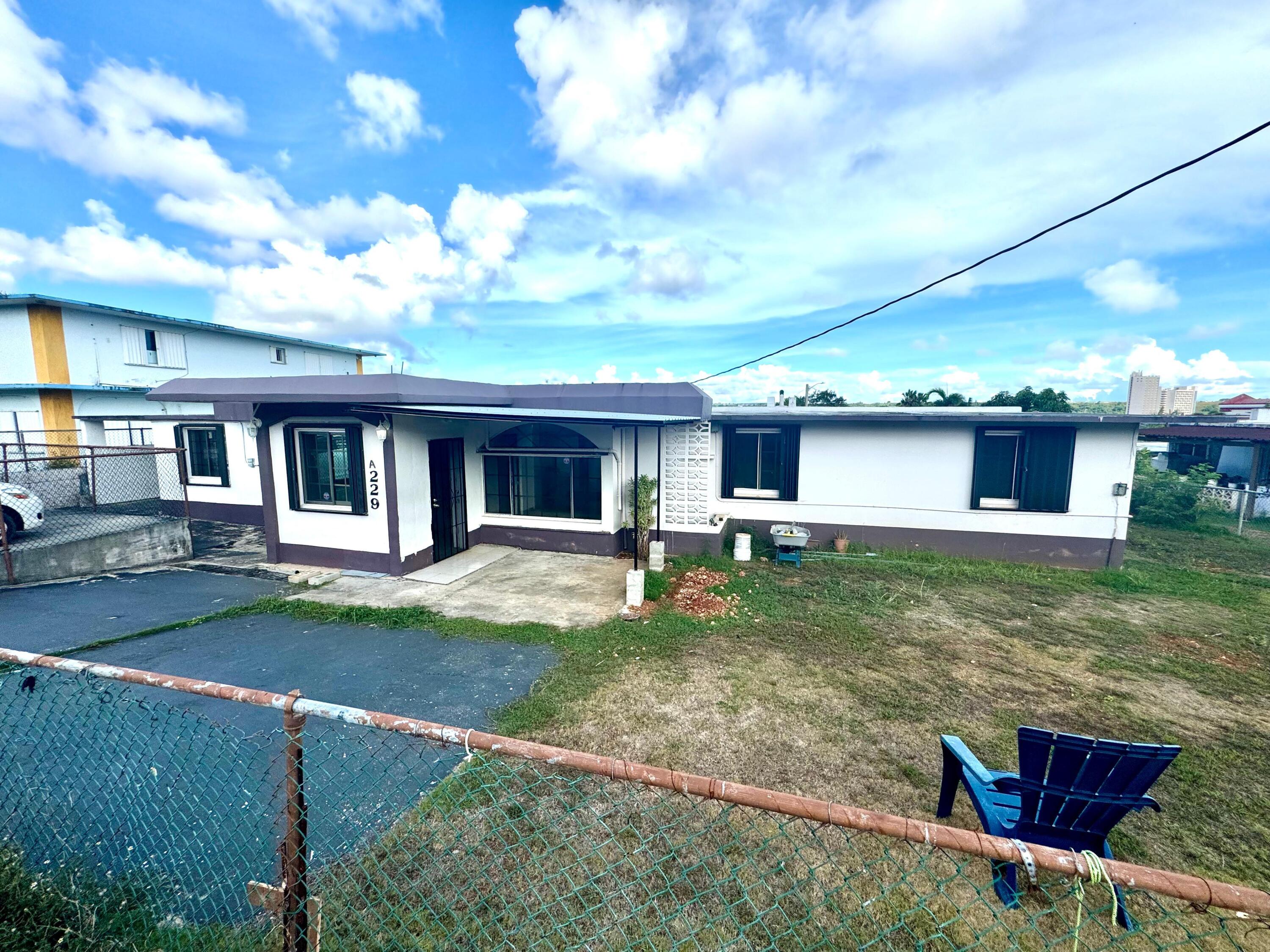 229 Western Boulevard, Jonestown