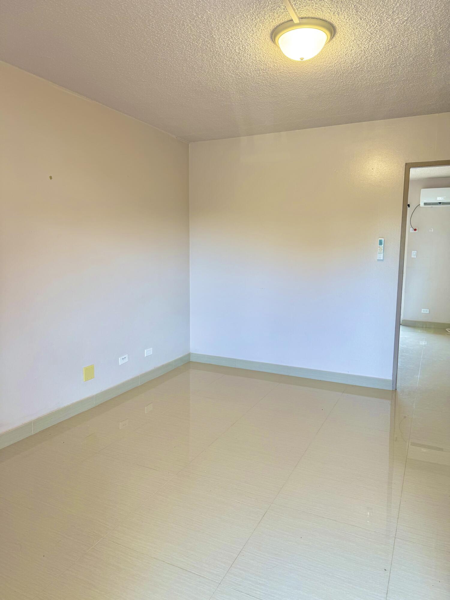 Kina Court (Oasis Apartment). 202