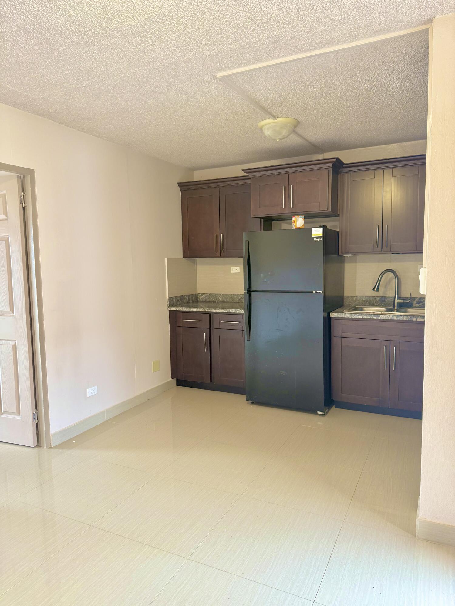 Kina Court (Oasis Apartment). 202