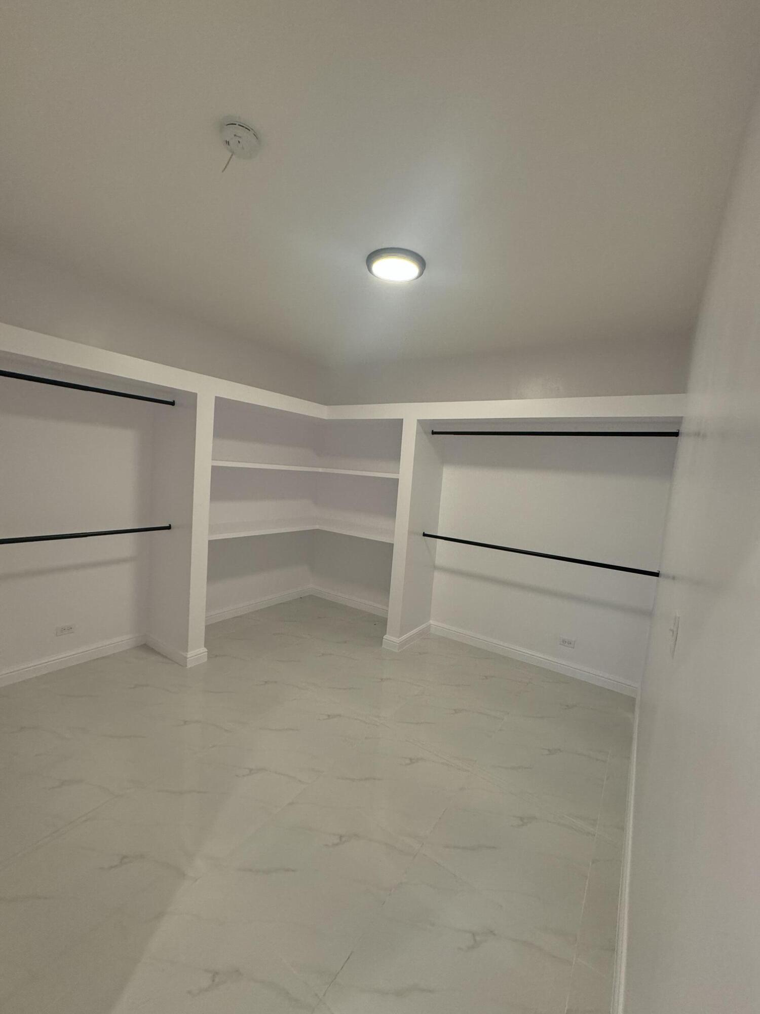 825 Chalan Sinetsot