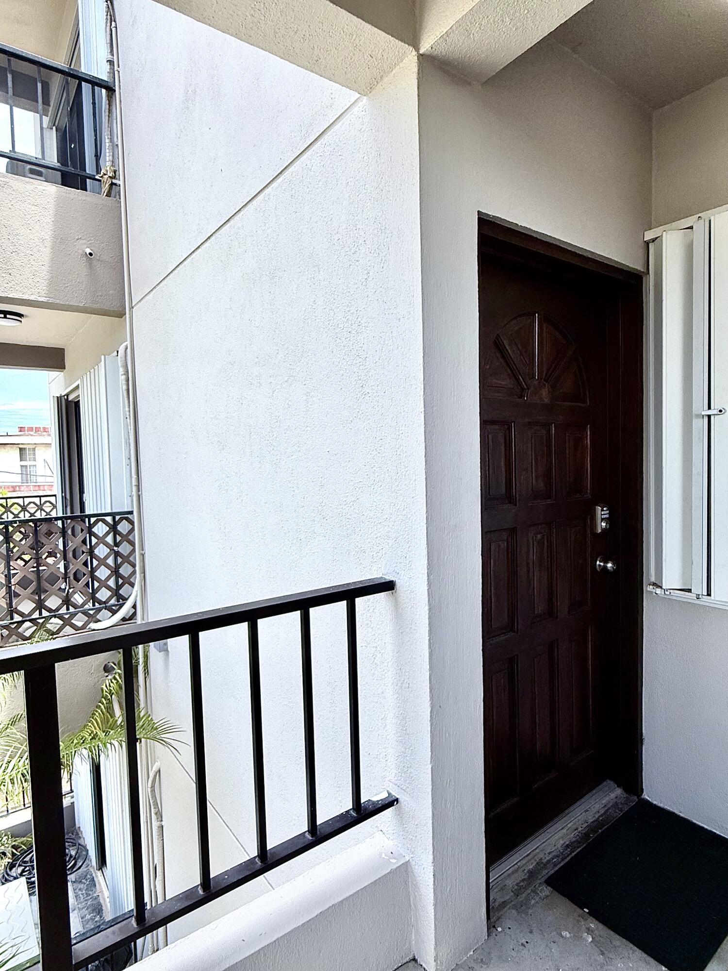114 W Espiritu Street 2-2