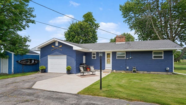 2327 E BAY RIDGE DR, AU GRES, MI 48703 - Image d1728ecc82705f565f2dafa5cc52ef51/3607539822