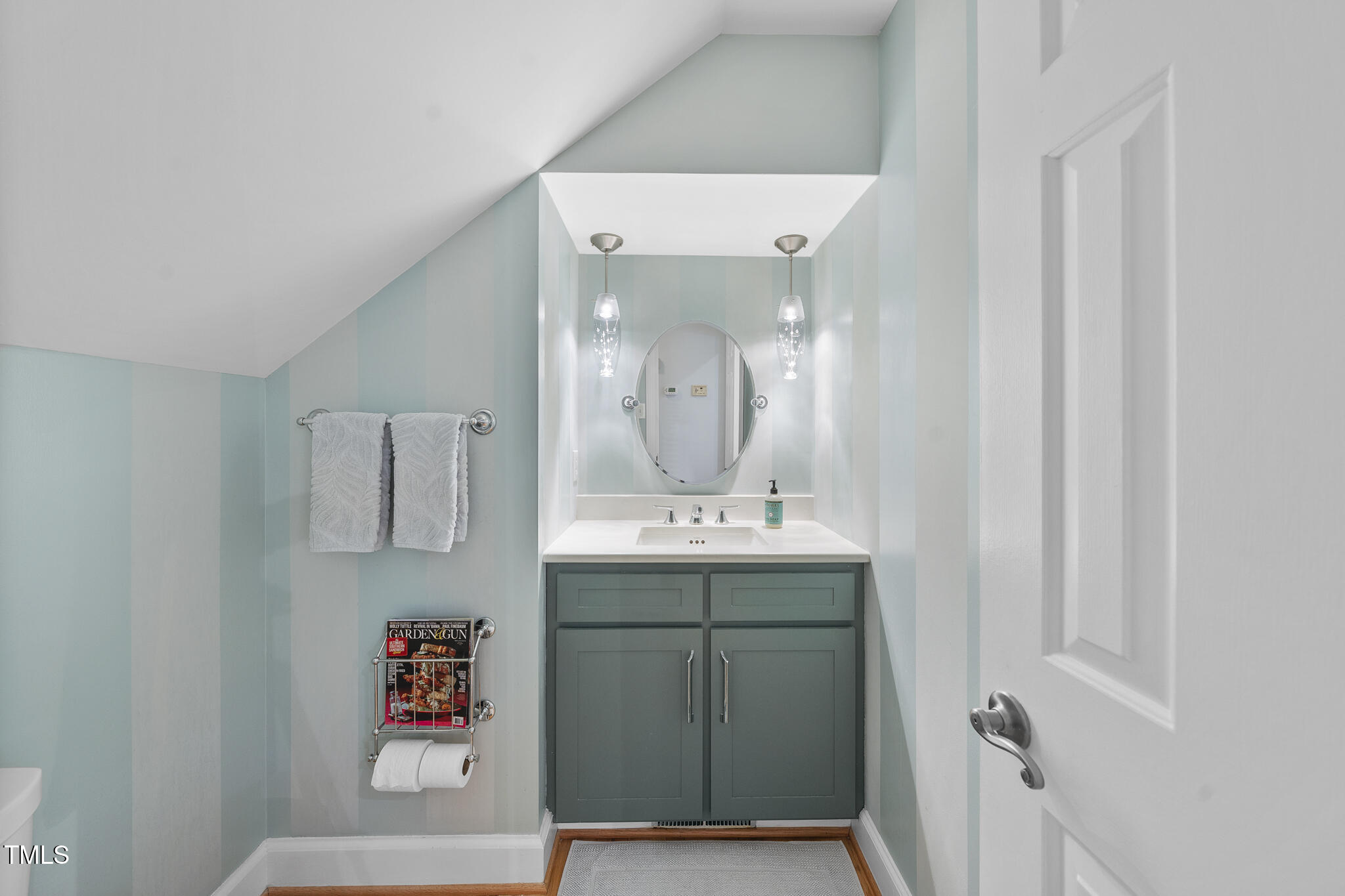 Raleigh, North Carolina 27615, United States, 4 Bedrooms Bedrooms, ,3 BathroomsBathrooms,Residential,Pending,1947