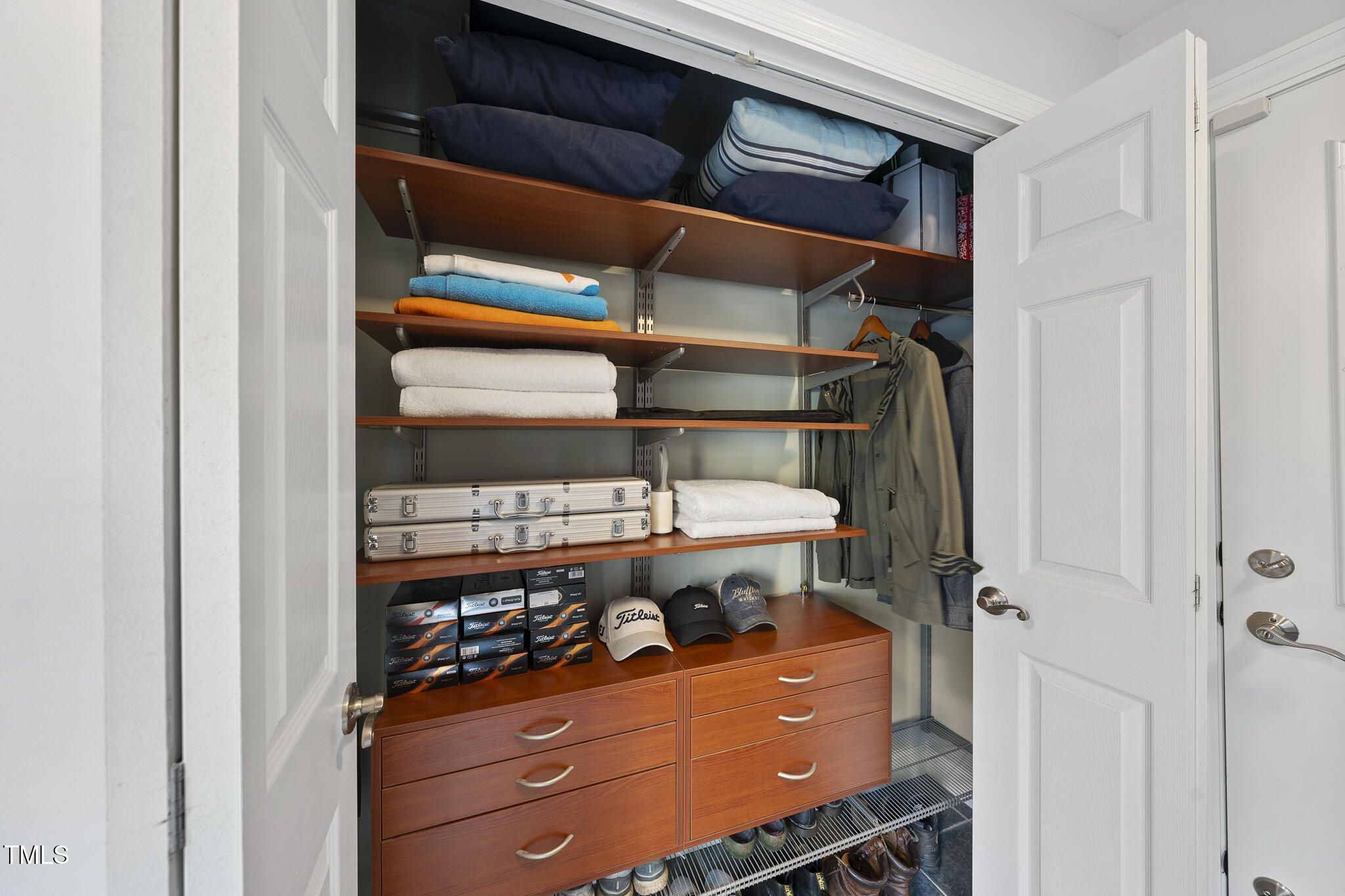 Raleigh, North Carolina 27615, United States, 4 Bedrooms Bedrooms, ,3 BathroomsBathrooms,Residential,Pending,1947