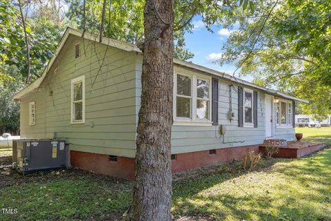 A home in Lucama