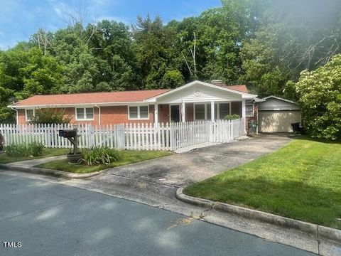 Single Family Residence in Burlington NC 614 Ridgeway Drive.jpg