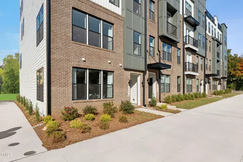 MLS: 10094323