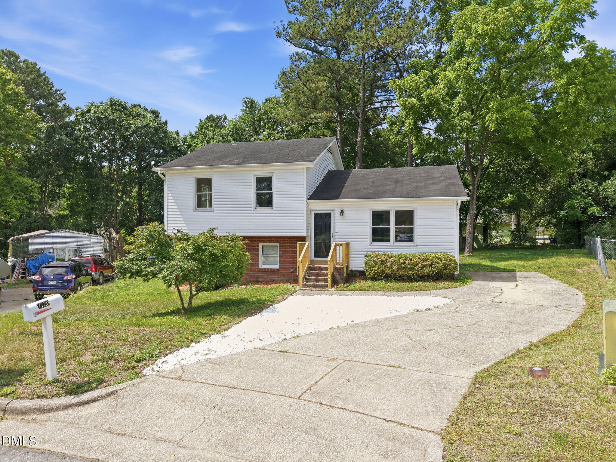 2729 W Talbot Court