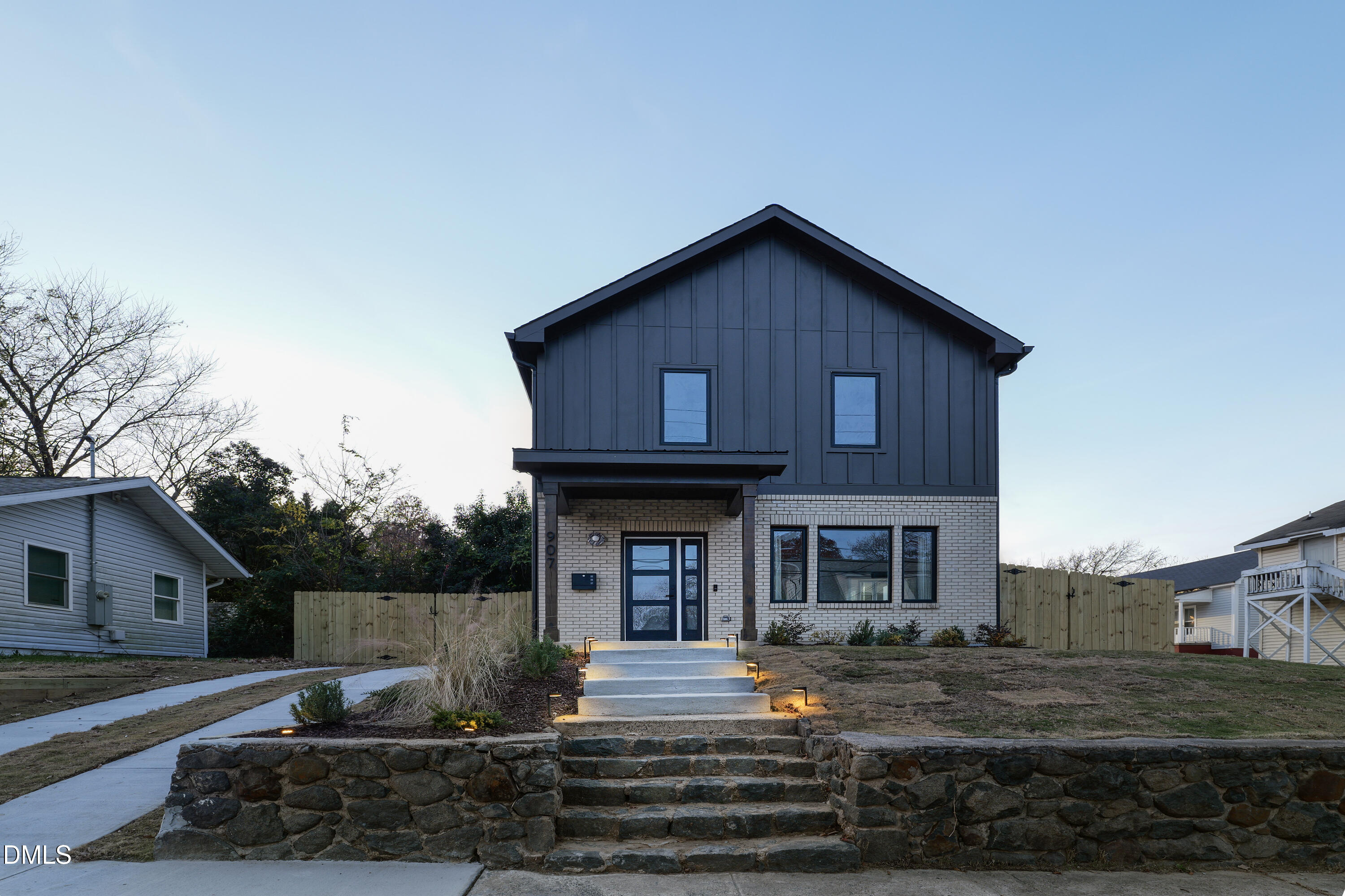 907 N Elizabeth Street