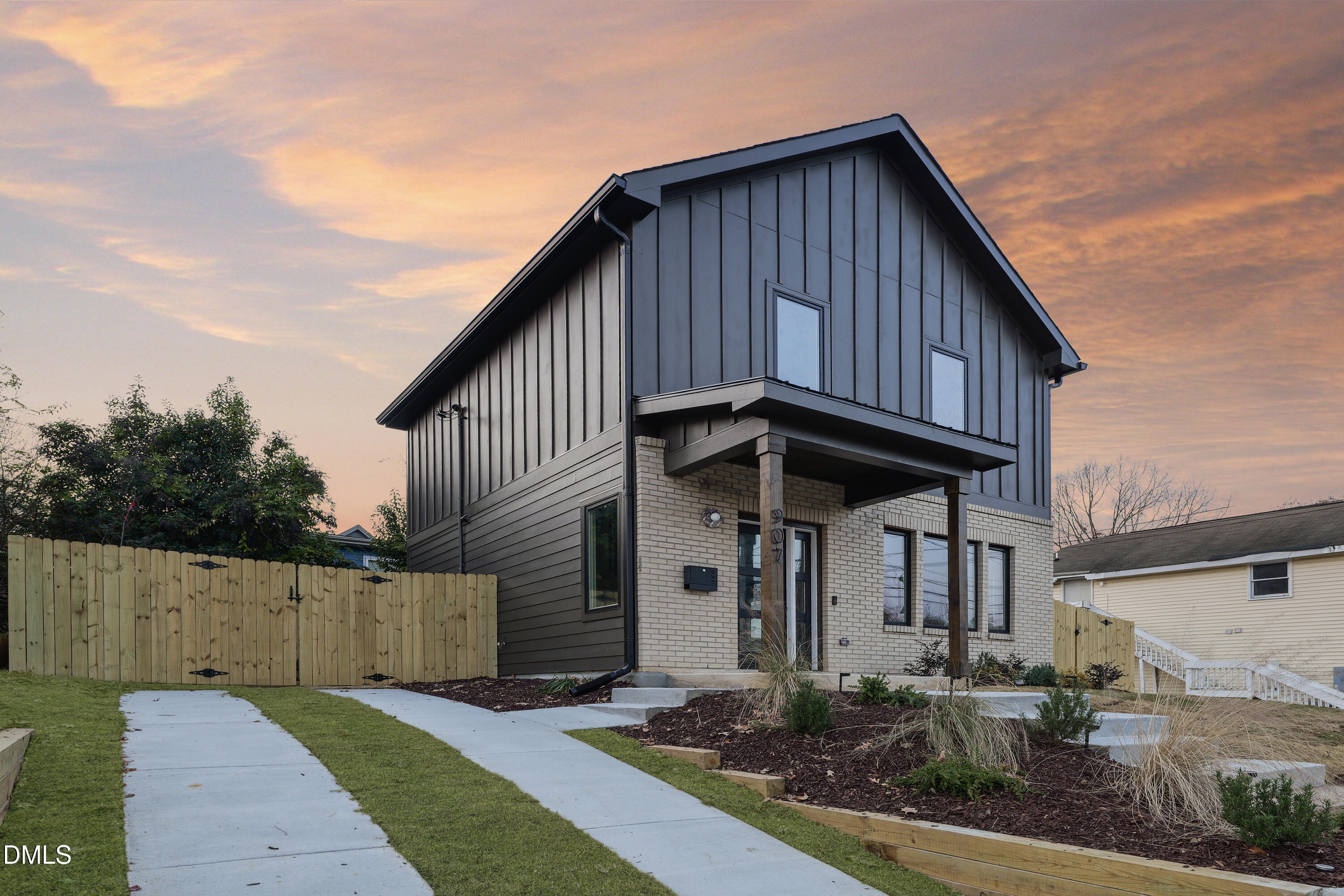 907 N Elizabeth Street