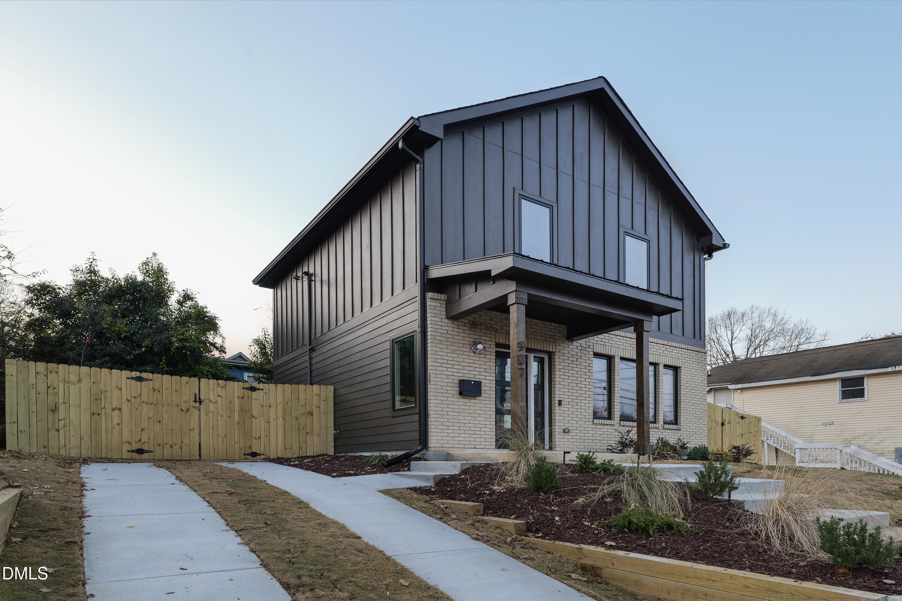 907 N Elizabeth Street