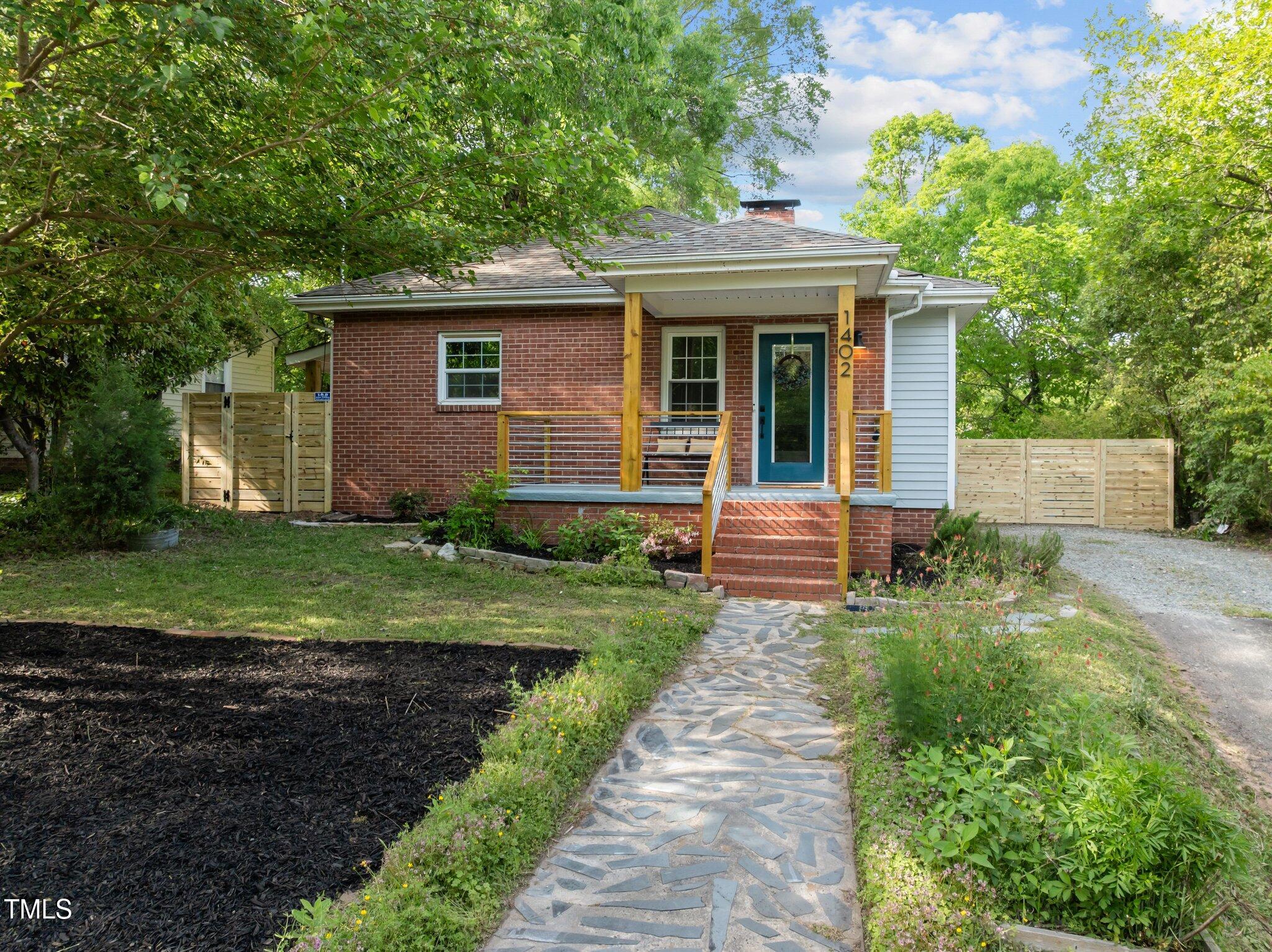 1402 W Lakewood Avenue