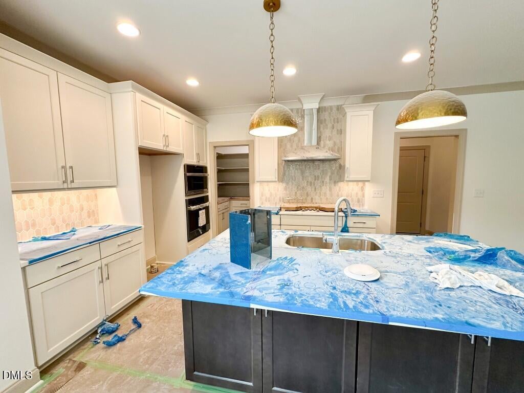215 Broadleaf Lane