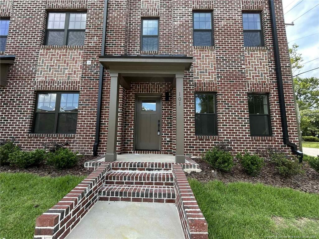 101 Lexington Lane