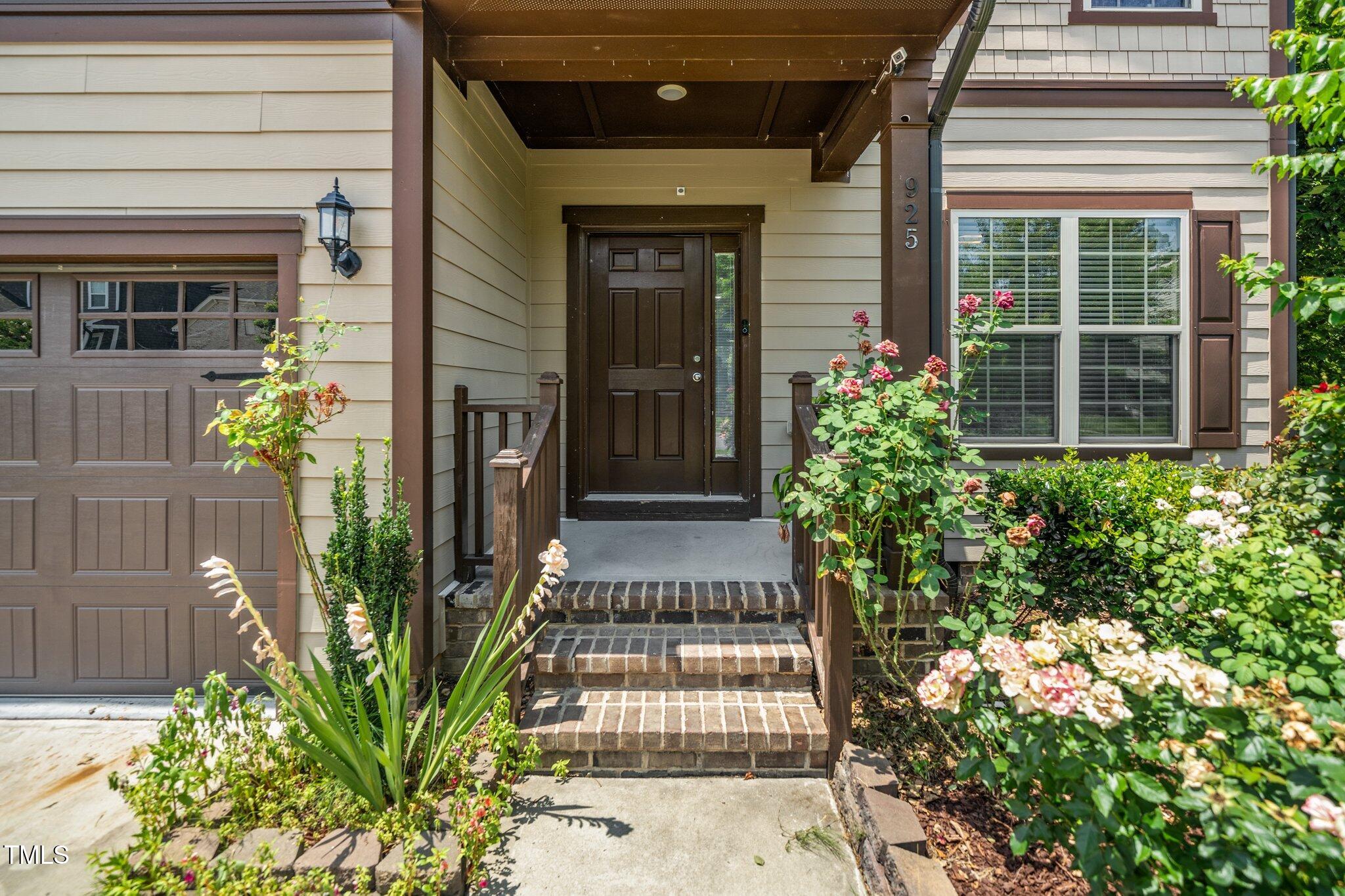 925 Cozy Oak Avenue