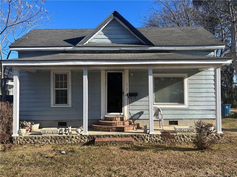 713 E Divine Street Dunn NC 28334