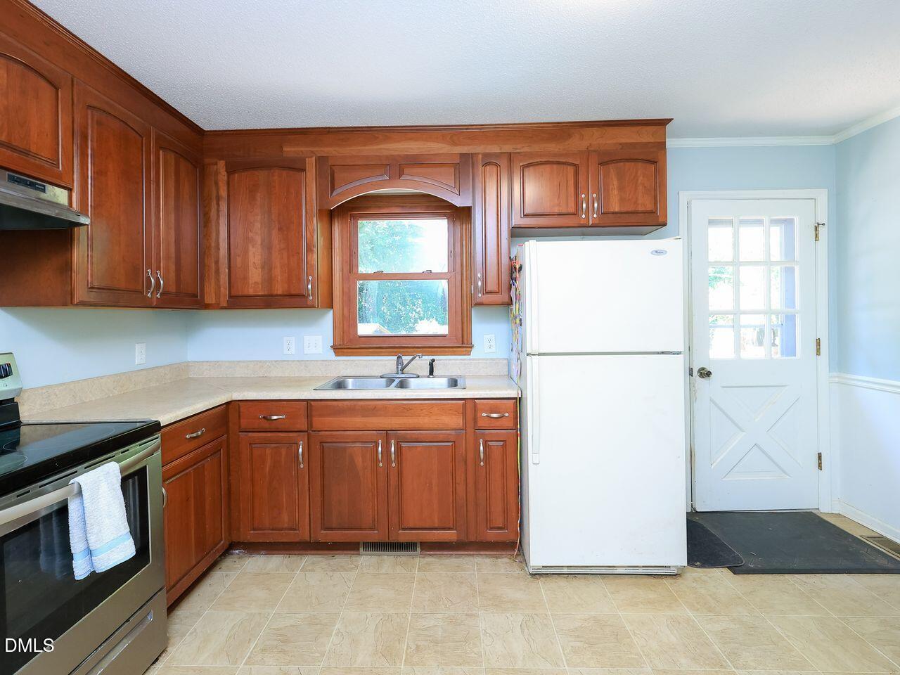 6113 Iris Drive